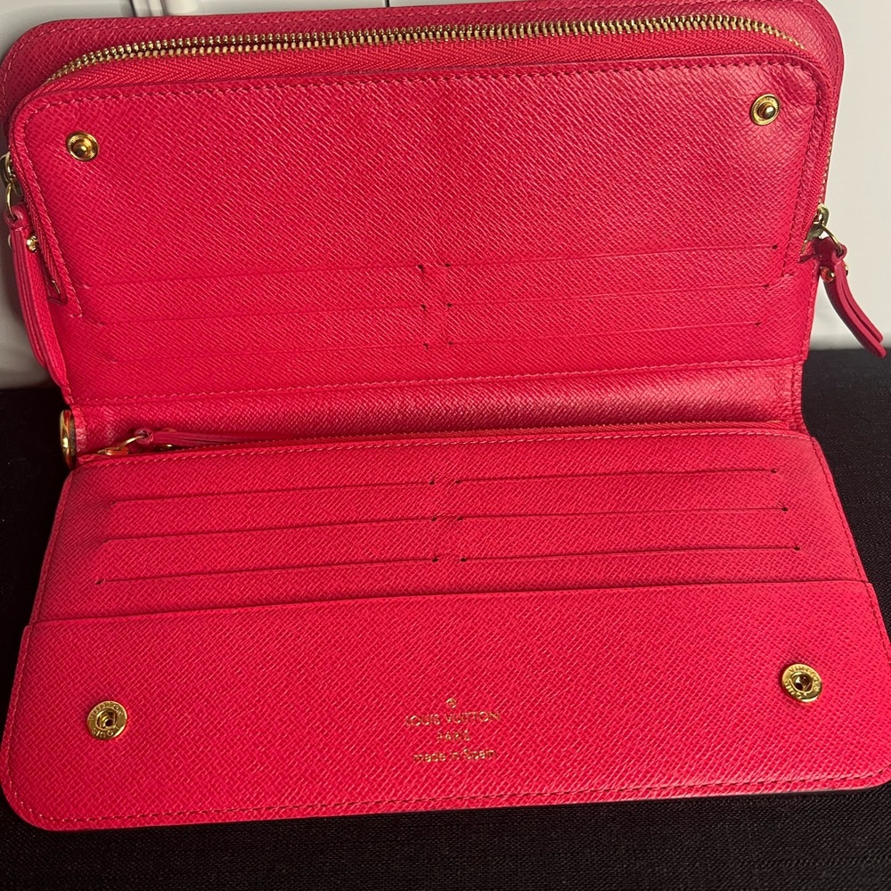 LV Wallet Pre-Owned Excellent Condition - Picture 4 of 8